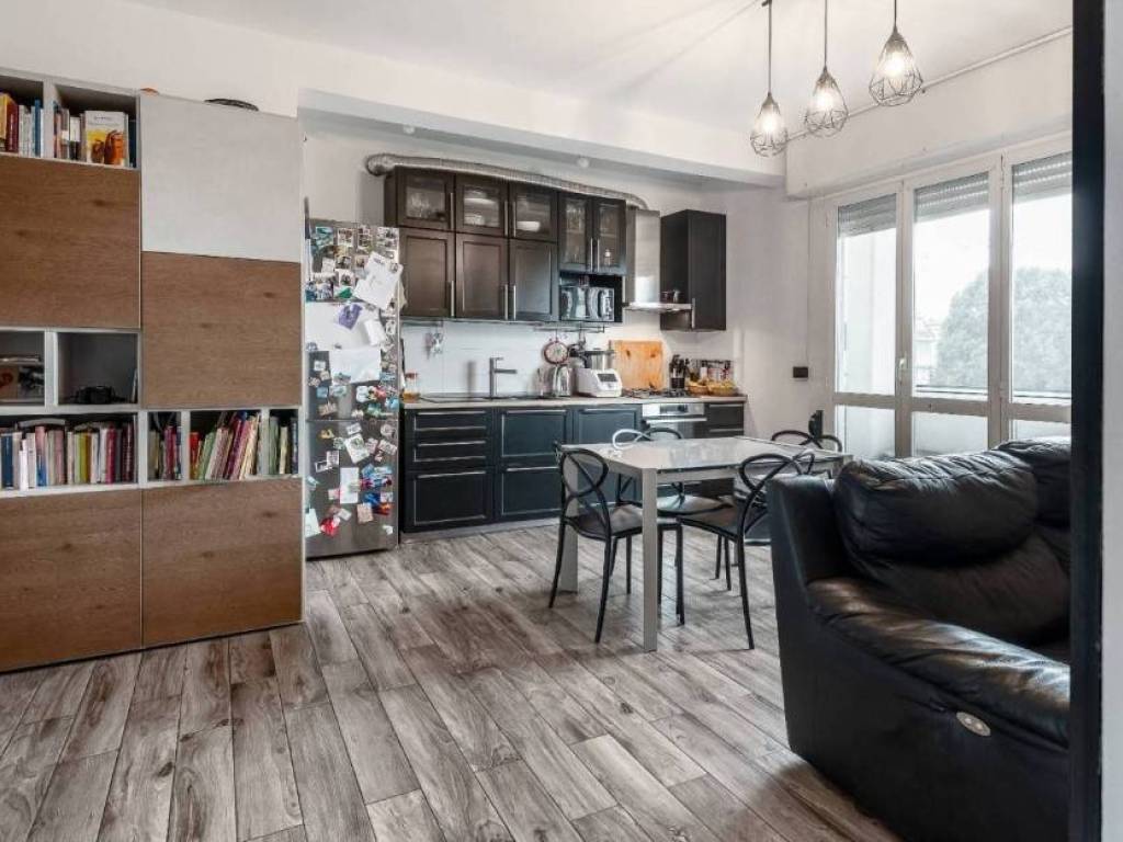 appartamento in vendita a Milano in zona Famagosta