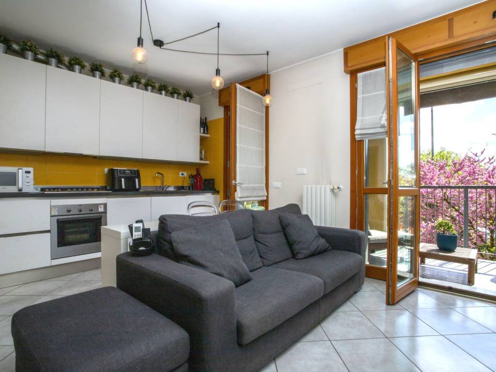 appartamento in vendita a Milano in zona Famagosta