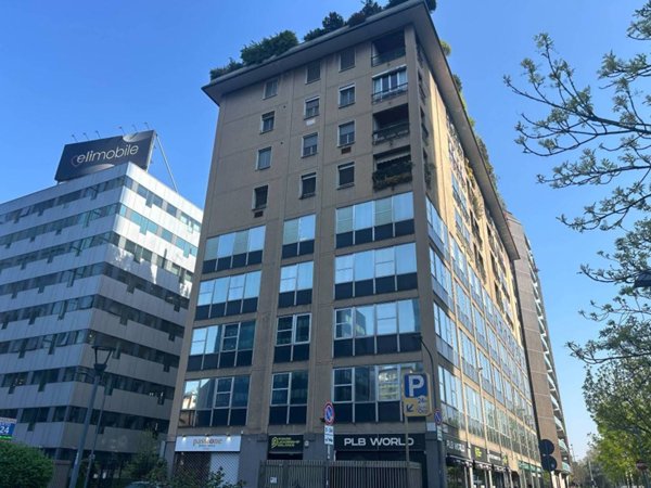 ufficio in vendita a Milano in zona Isola