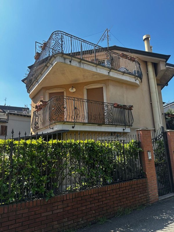 casa indipendente in vendita a Milano in zona Isola