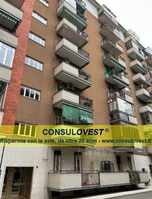 appartamento in vendita a Milano in zona Lorenteggio