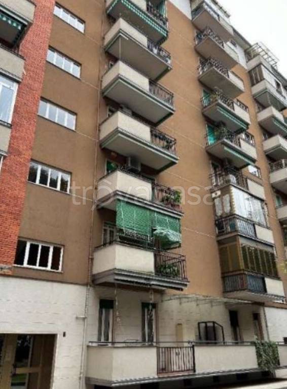 appartamento in vendita a Milano in zona Lorenteggio