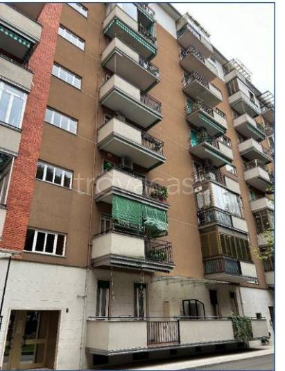 appartamento in vendita a Milano in zona Lorenteggio