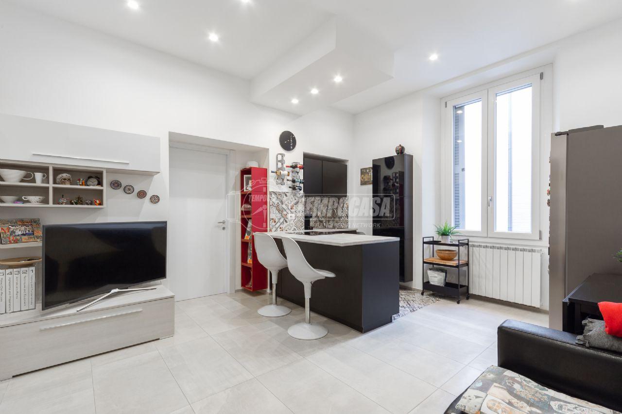 appartamento in vendita a Milano in zona Porta Nuova