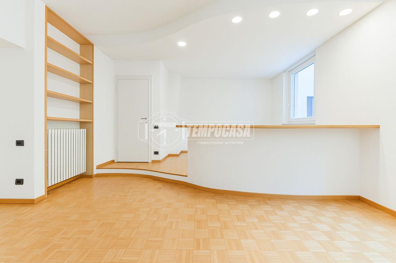 appartamento in vendita a Milano in zona Porta Nuova