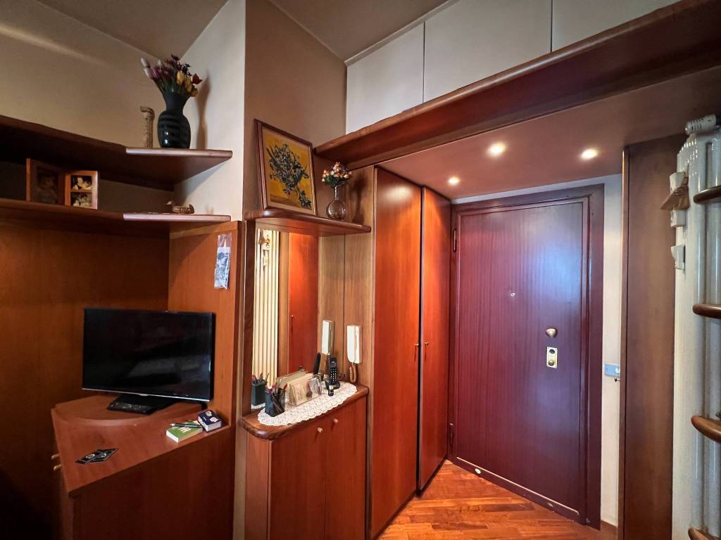 appartamento in vendita a Milano in zona Lorenteggio