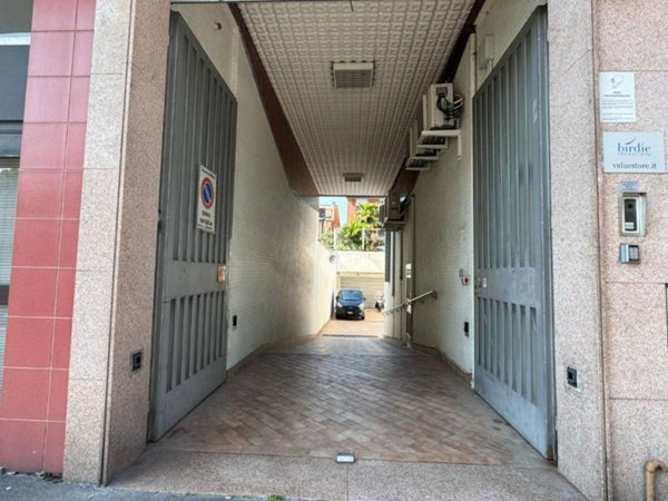 locale commerciale in vendita a Milano