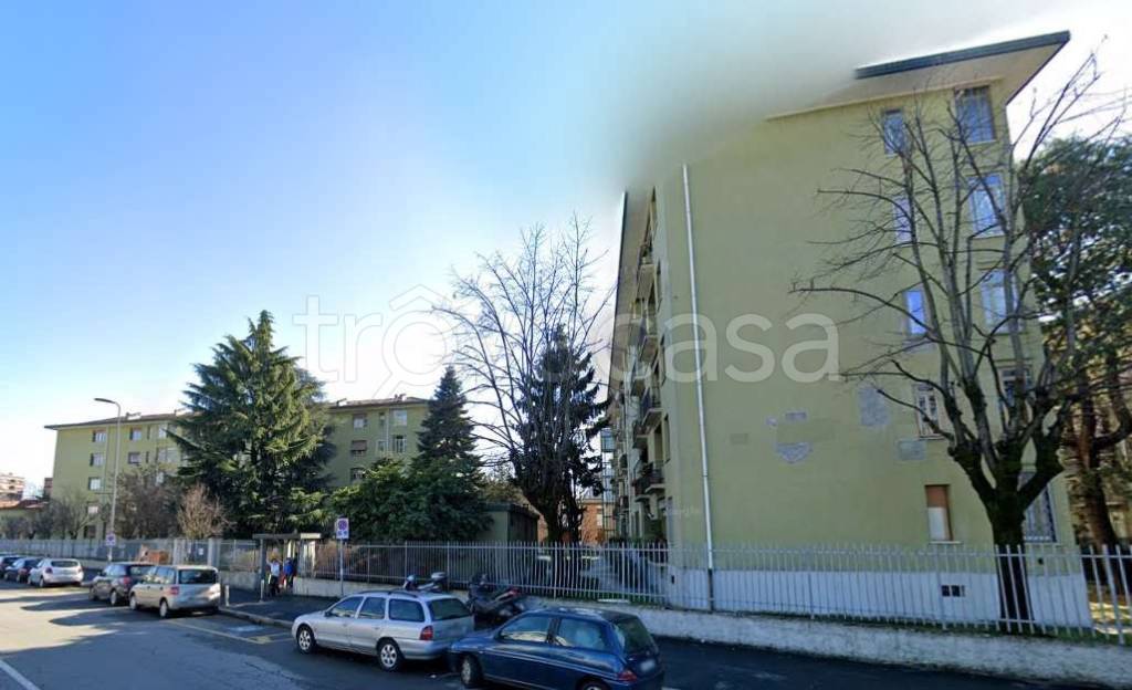 appartamento in vendita a Milano in zona Baggio
