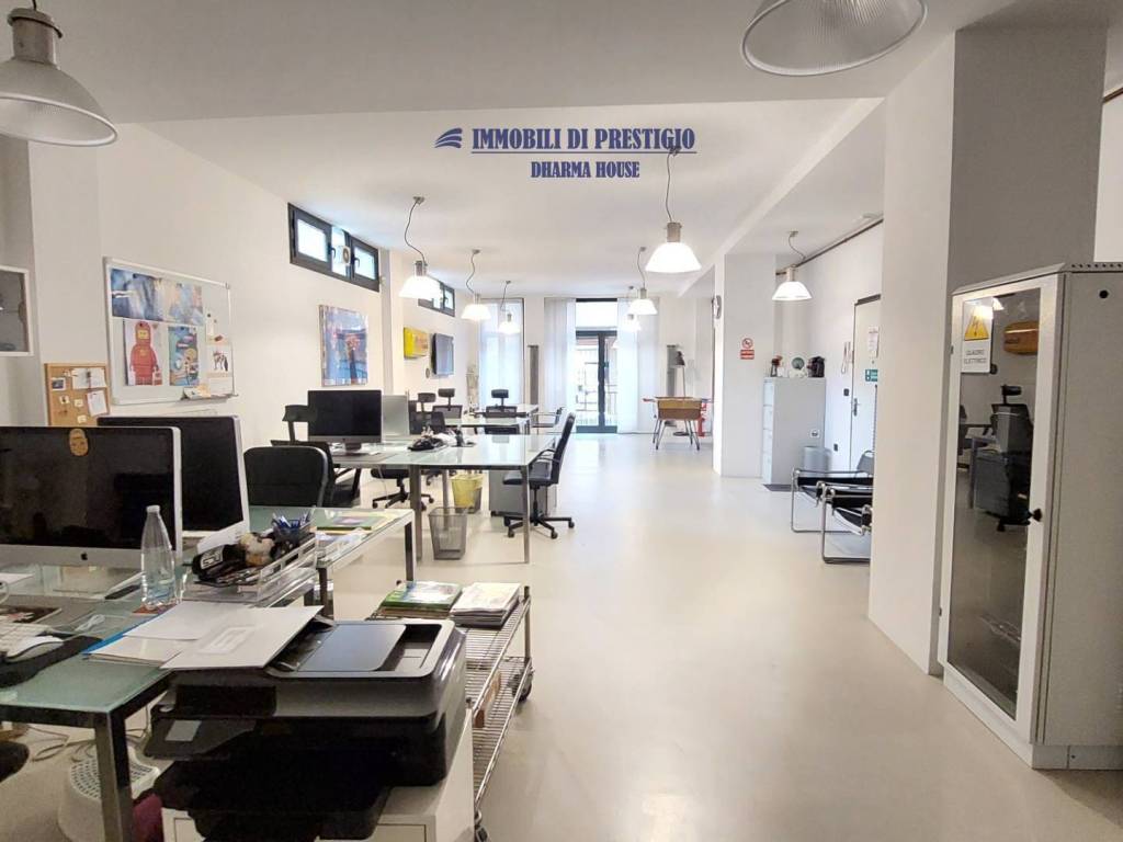 ufficio in vendita a Milano in zona Città Studi