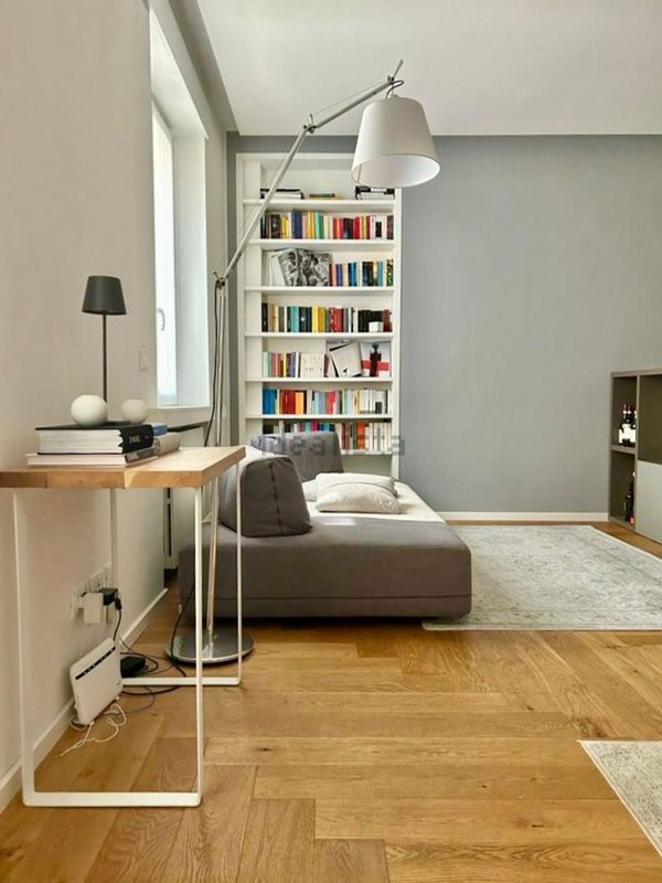 appartamento in vendita a Milano in zona Cadorna
