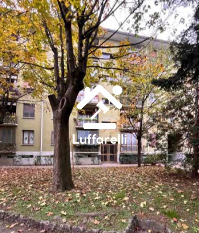 appartamento in vendita a Milano in zona Baggio