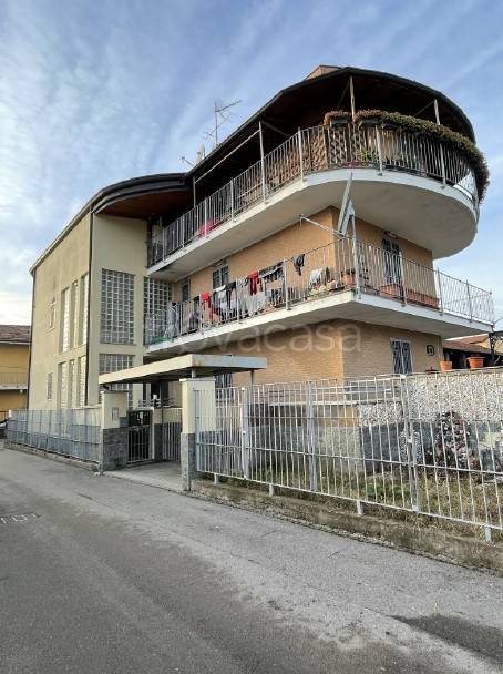 appartamento in vendita a Milano in zona Cadorna