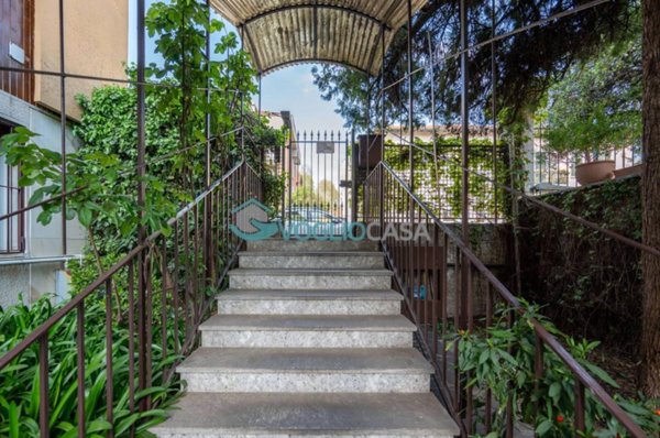 appartamento in vendita a Milano in zona Isola