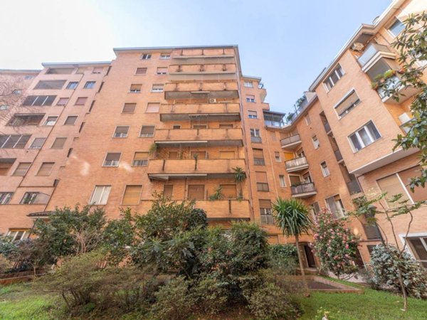 appartamento in vendita a Milano in zona Vigentino