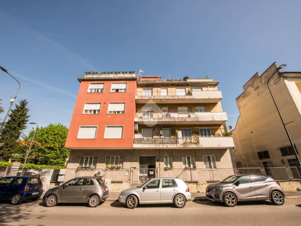 appartamento in vendita a Milano in zona Baggio