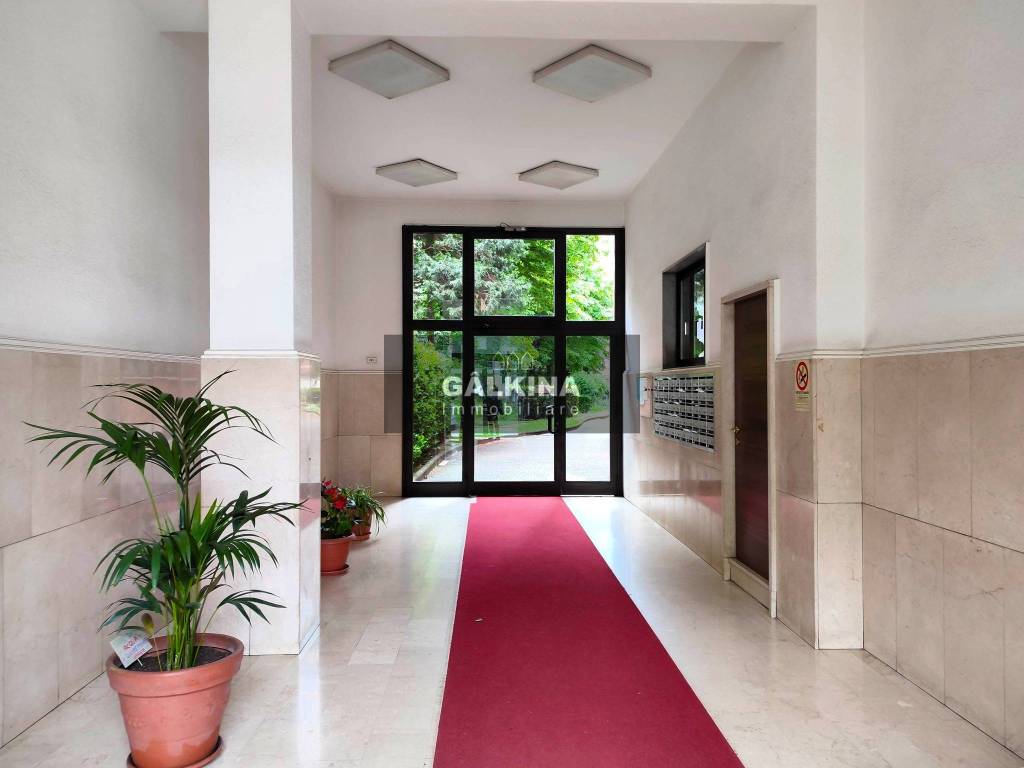 appartamento in vendita a Milano in zona Montalbino