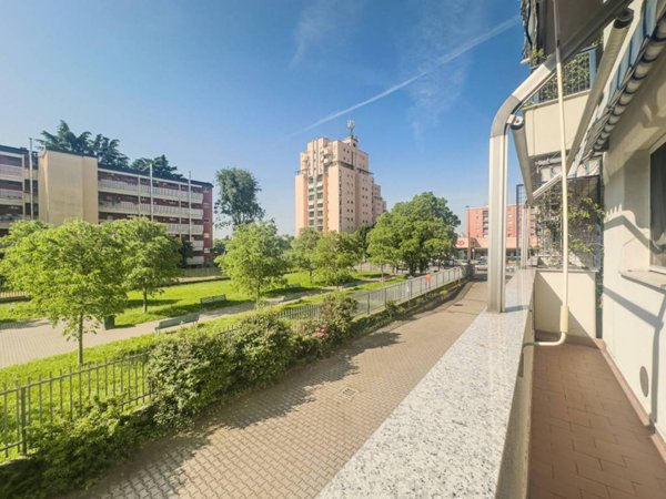 appartamento in vendita a Milano in zona Baggio