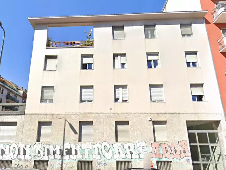 appartamento in vendita a Milano in zona Cascina dei Pomi