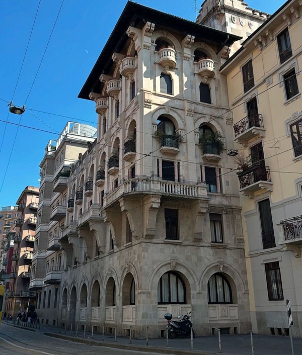 appartamento in vendita a Milano in zona Guastalla