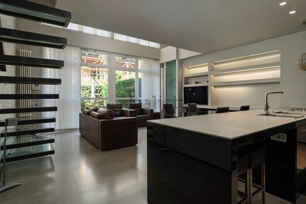 appartamento in vendita a Milano in zona Lorenteggio