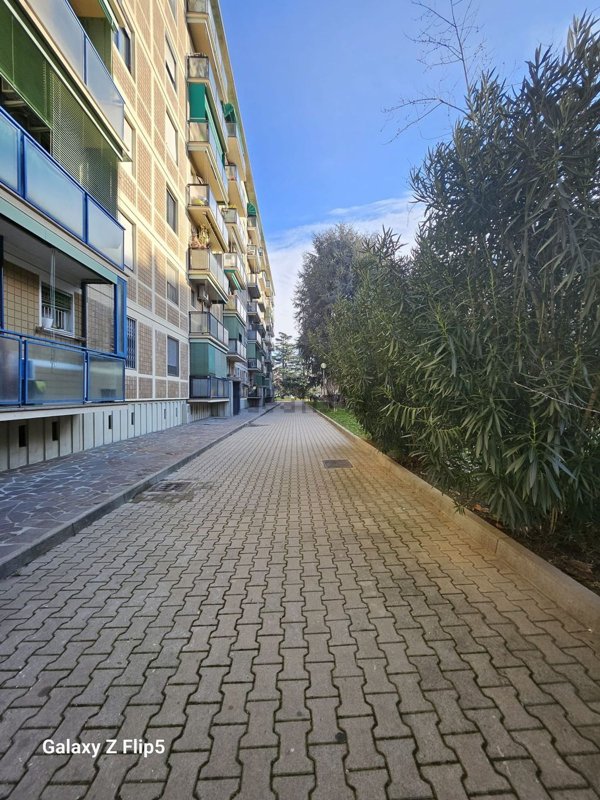 appartamento in vendita a Milano in zona Baggio
