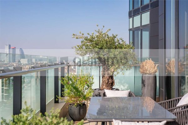 appartamento in vendita a Milano in zona Porta Nuova