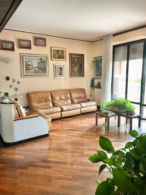 appartamento in vendita a Milano in zona Vigentino