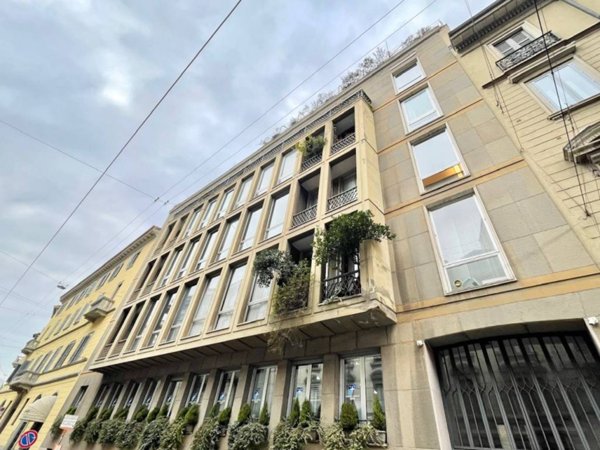 appartamento in vendita a Milano in zona Cadorna