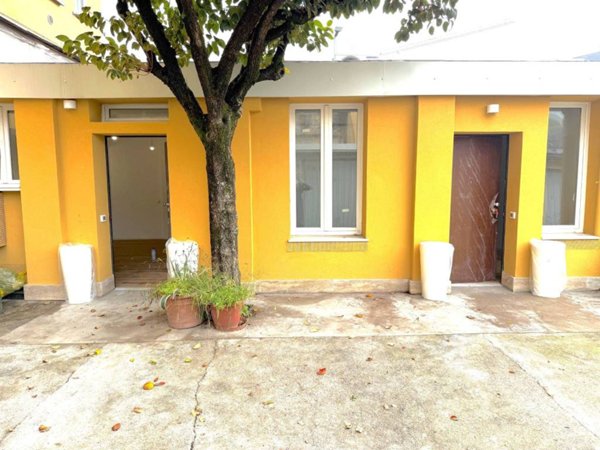 appartamento in vendita a Milano in zona Vigentino