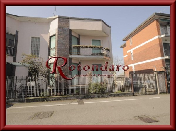 appartamento in vendita a Milano in zona Baggio