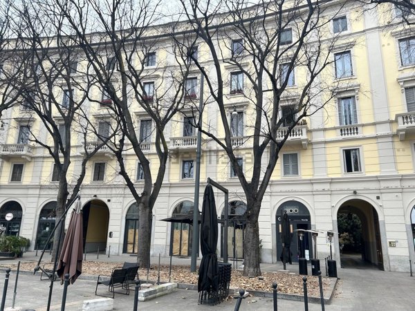 appartamento in vendita a Milano in zona Sempione