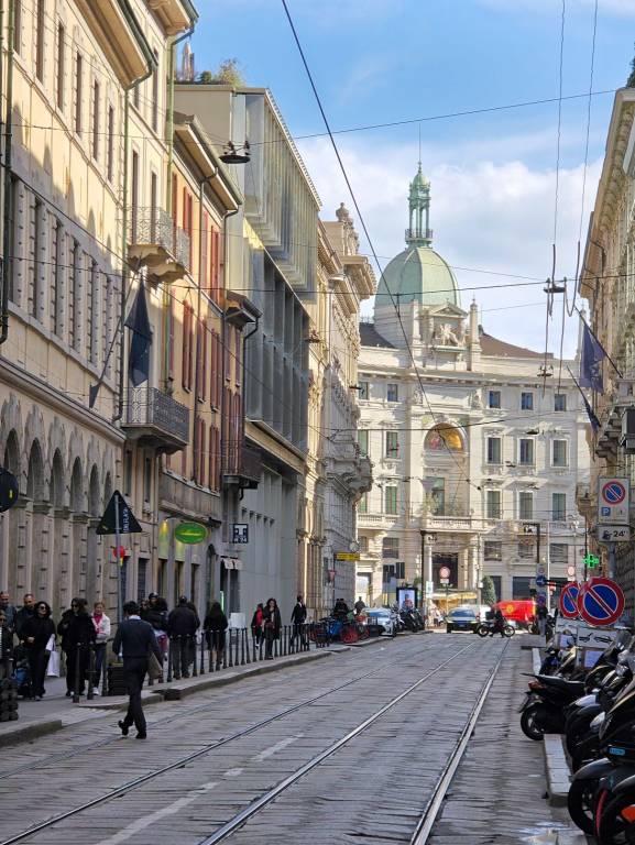 appartamento in vendita a Milano in zona Cadorna
