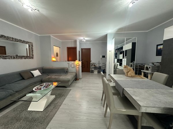 appartamento in vendita a Milano in zona Famagosta