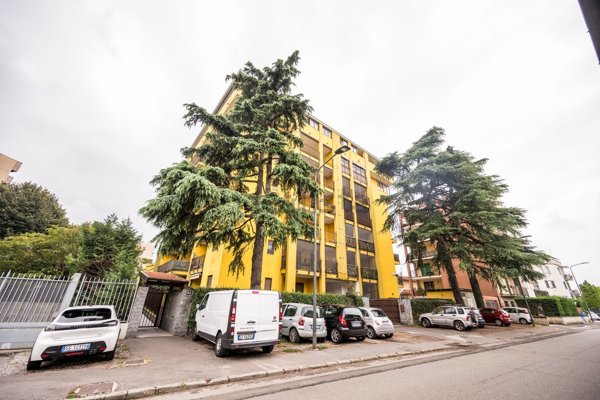 appartamento in vendita a Milano in zona Baggio
