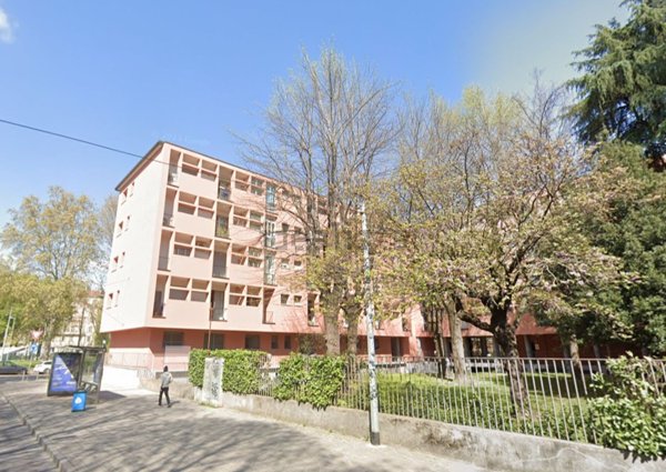 appartamento in vendita a Milano in zona Corvetto