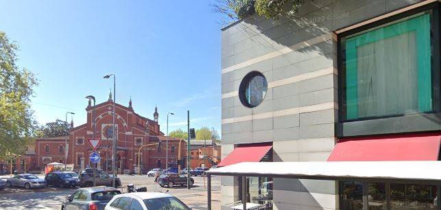 negozio in vendita a Milano in zona Trenno