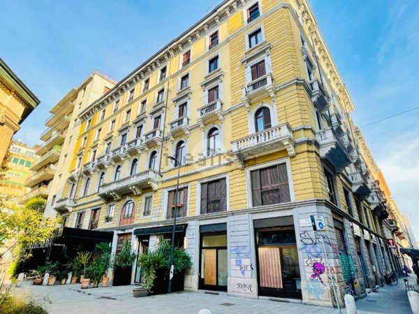 locale commerciale in vendita a Milano in zona Centro Direzionale