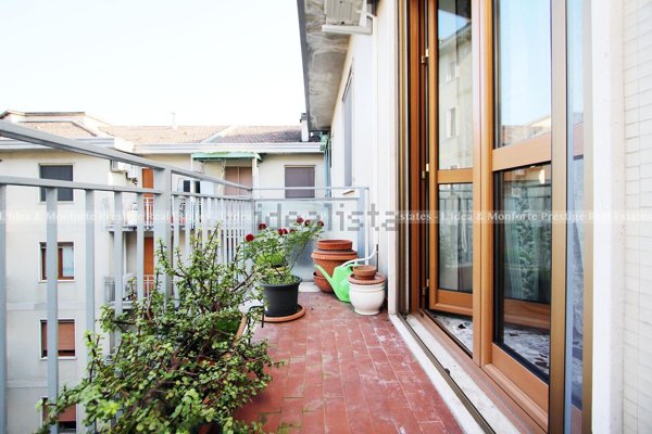 appartamento in vendita a Milano in zona Lorenteggio