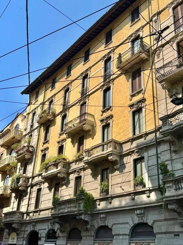 appartamento in vendita a Milano in zona Sant'Ambrogio