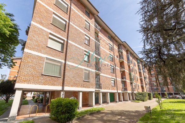 appartamento in vendita a Milano in zona Chiesa Rossa
