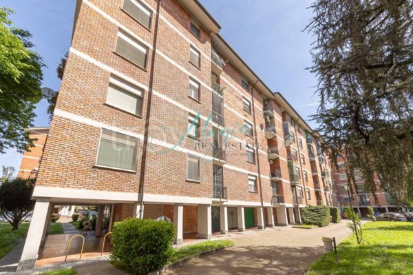 appartamento in vendita a Milano in zona Chiesa Rossa