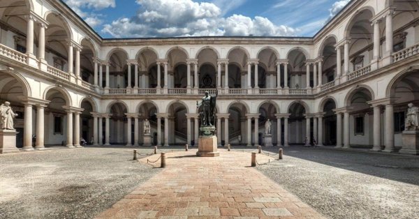 appartamento in vendita a Milano in zona Brera