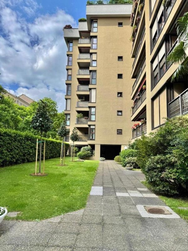 appartamento in vendita a Milano in zona Ghisolfa