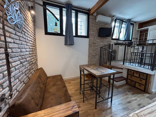 appartamento in vendita a Milano in zona Ronchetto sul Naviglio