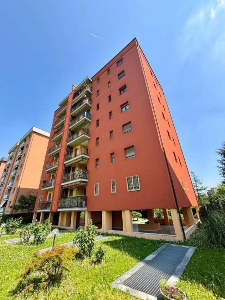 appartamento in vendita a Milano in zona Famagosta