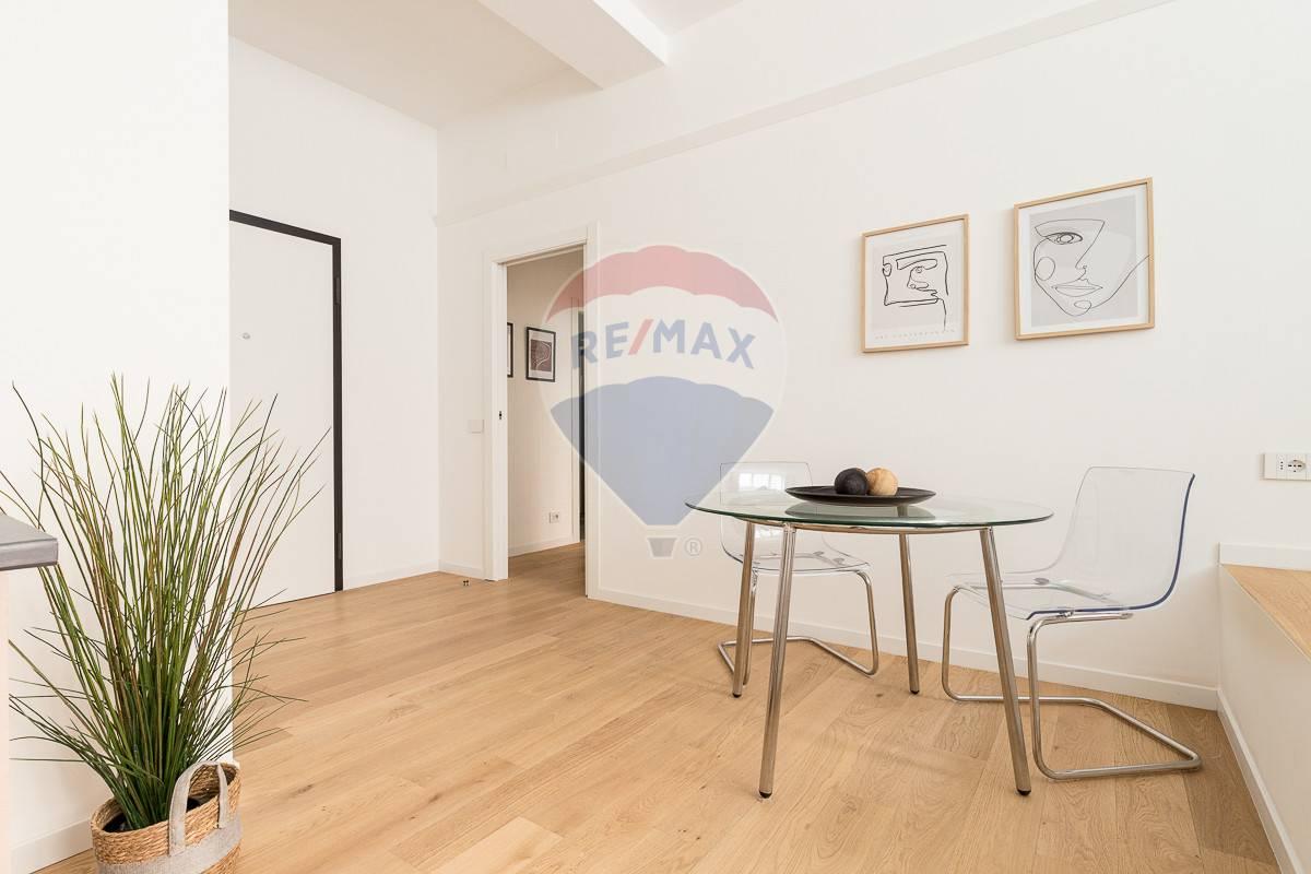 appartamento in vendita a Milano in zona Porta Ticinese