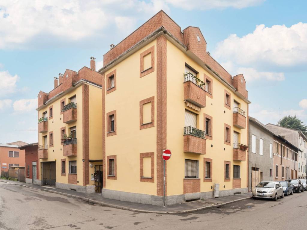 appartamento in vendita a Milano in zona Adriano