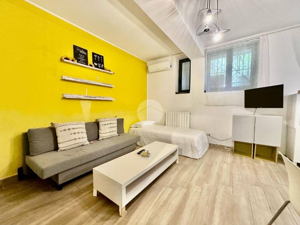 appartamento in vendita a Milano in zona Famagosta
