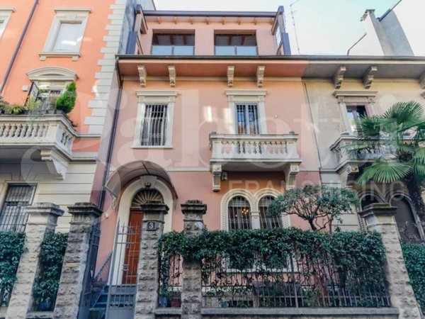 casa indipendente in vendita a Milano in zona Città Studi