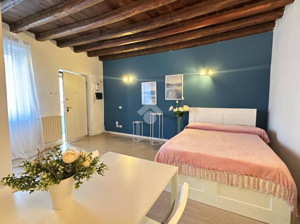 appartamento in vendita a Milano in zona Adriano